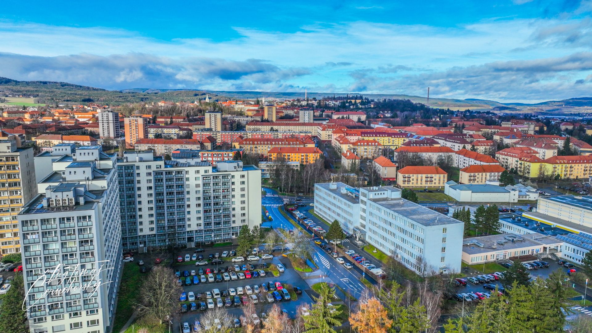 PRONÁJEM - krásného bytu 3+1 s pracovnou/šatnou a čtyřmi lodžiemi