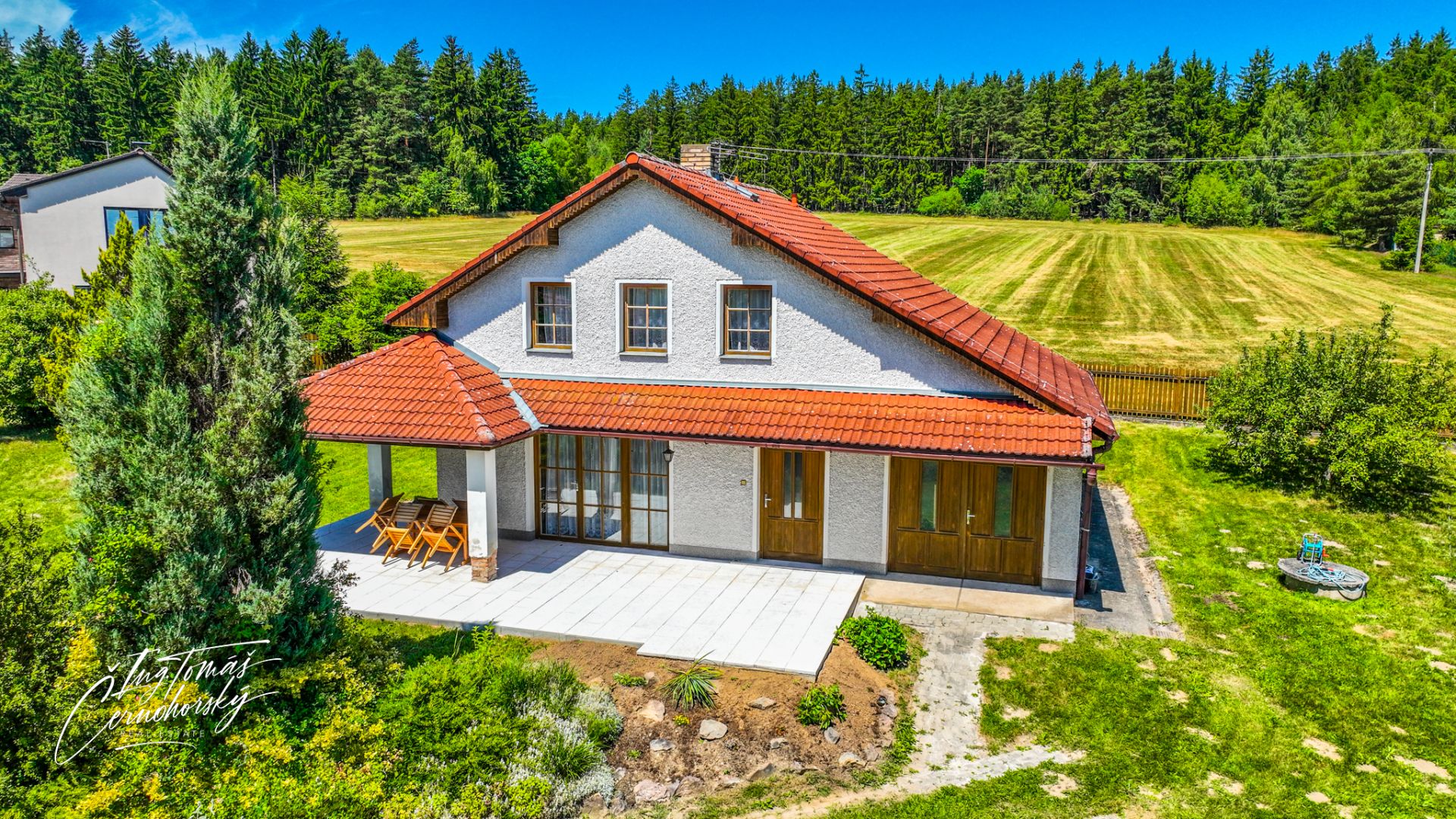 NOVINKA -  Dům se zahradou a terasou pod Brdy - Drahlín