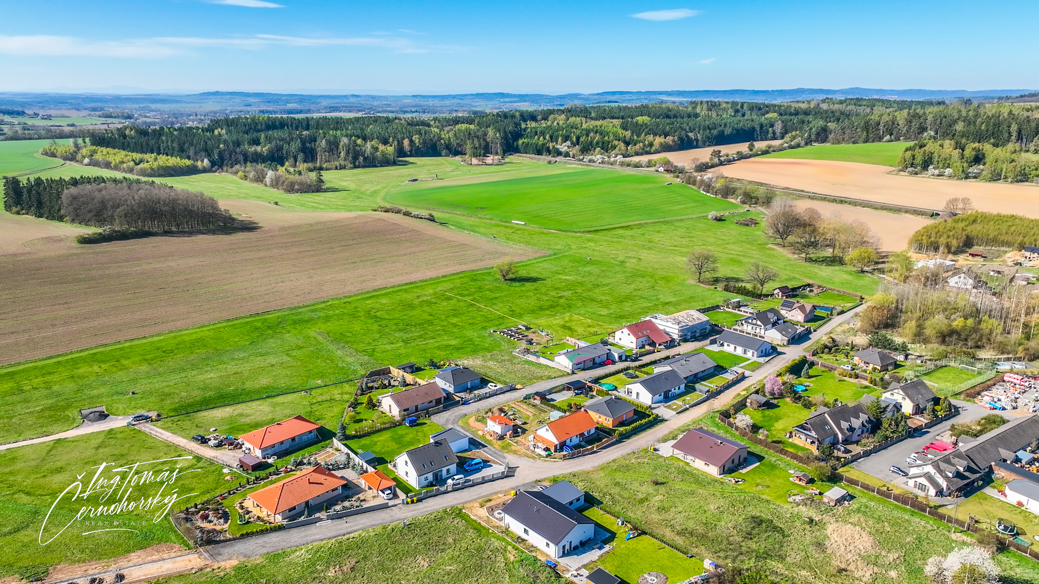 NOVINKA – Krásný pozemek v Lešeticích 819m2