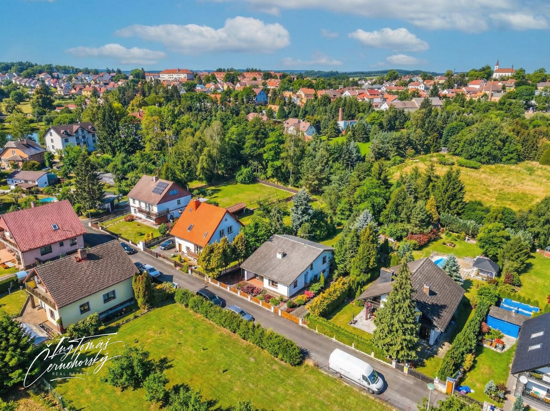 NOVINKA – Krásný a prostorný rodinný dům se dvěma bytovými jednotkami a zahradou v Milíně